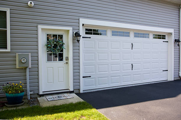 24/7 Emergency Garage Door Panel Replacement experts in Whitley County County, IN